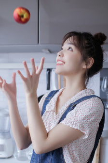口吃的外国女孩迷上中国自学汉语